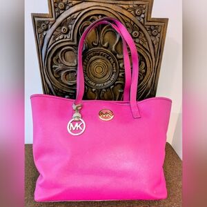 Michael Kors Vibrant PinkTravel Tote